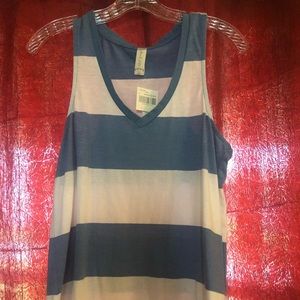 Razorback v-neck tank top